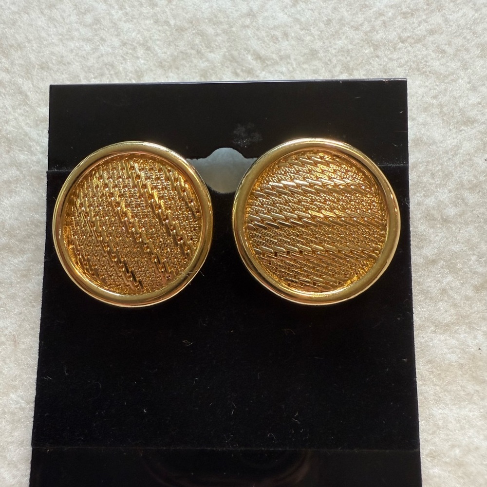 🔥 2/$8, 3/$10, 4/$12 🔥Vintage Gold Round Textured Earrings